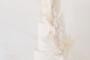 Τουρτα γάμου σε λευκο χρώμα