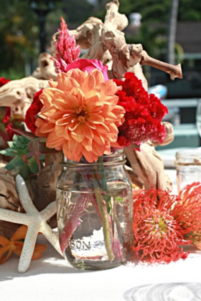 beach-wedding-centerpiece-ideas-with-starfish-and-flowers