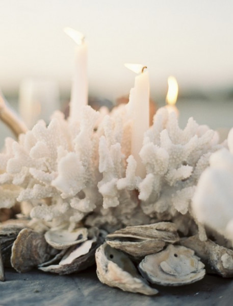 white-coral-beach-wedding-centerpiece-with-candle